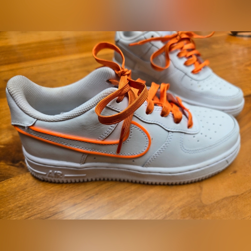 Nike Air youth White and Orange Sneakers. Y5.5 - Picture 11 of 15